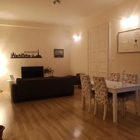 Dowmtown Near Us Embassy Quiet Neighborhood * ブダペスト